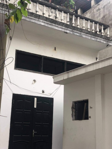 Bán nhà Lạc Long Quân, diện tích 103m2, vị trí gần Hồ Tây, giá hơn 60 triệu/m2