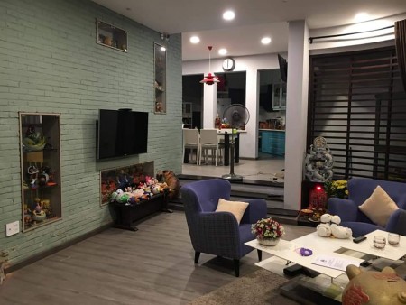 Biệt thự siêu đẹp chính chủ bán nhanh đường Chử Đồng Tử, dt 193m2, 5 tầng, giá 24.2 tỷ