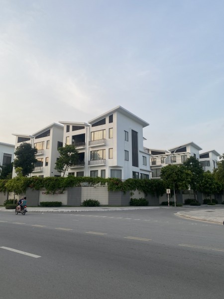 Cần bán gấp-Giảm hẳn 300 triệu Đất Ngọc Thụy diện tích sử dụng 55m2 mặt tiền 5m.