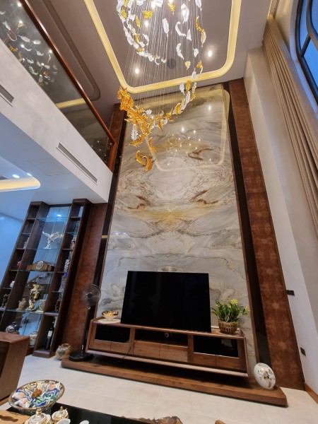 Cơ hội hiếm có để sở hữu nhà tại Phố Ái Mộ nhà mới cứng 5 tầng giá 4.1 tỉ