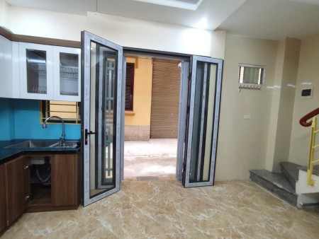 Bán nhà Hồng Hà dt 21m2, 6 tầng đúc xây chắc chắn, giá bán 2.6 tỷ lh 0916010180