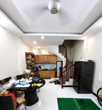 Bán nhà nguyên căn Lĩnh Na, tặng nội thất đủ, diện tích 34m2, giá bán 2.5 tỷ, sổ chính chủ