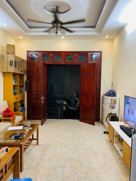 Nhà đẹp nguyên căn ở ngay Võ Chí Công dt 33m2 đúc 5 tầng giá 3.2 tỷ Cầu Giấy