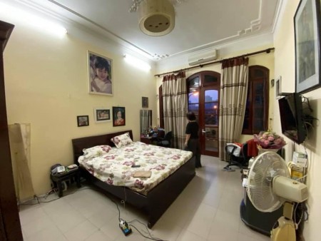 Bá nhà view hồ Hoàng Cầu vỉa hè bát ngát kinh doanh sầm uất, giá bán 21.7 tỷ