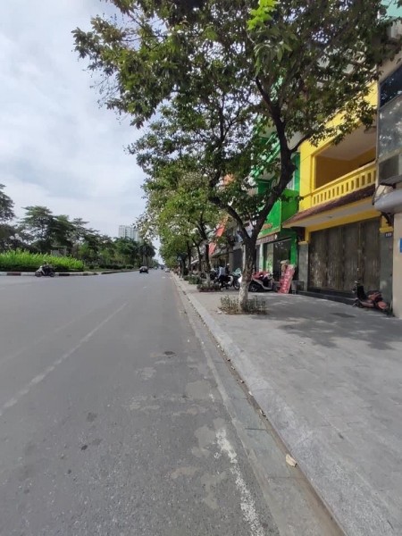 Mảnh Đất Vàng Cầu Giấy, View Hồ Quân Ủy dtsd 70m2 mt 5m kinh doanh sầm uất, lhcc
