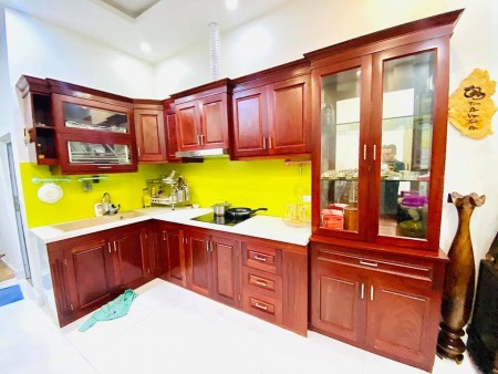 Chủ cần bán gấp nhà phố Lạc Trung, dt 31m2, 3 pn, gần ô tô nhỉnh 2 tỷ, lh 0394357733
