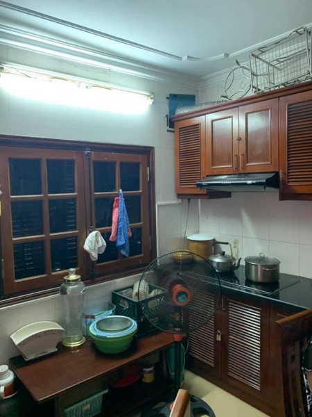 Tôn Đức Thắng, gần phố, dt 20m2 4 tầng, nhà sáng thoáng, giá bán 2.1 tỷ