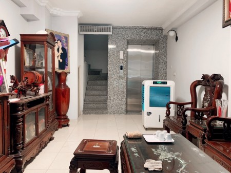 Cần bán nhà gấp Trần Quốc Hoàn gara, ô tô 4m2, giá 8.8 tỷ, có thương lượng