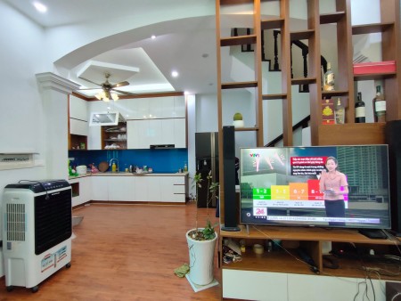 Bán gấp nhà Bồ Đề, Long Biên, ô tô, nhà đẹp ở luôn dt 70m2, giá nhỉnh 4 tỷ 0888868583