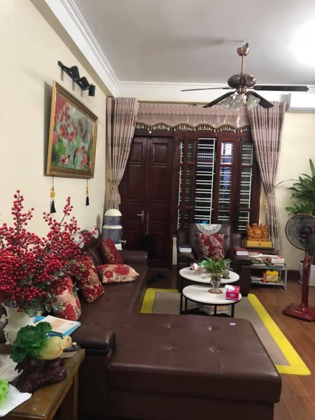 Bán nhà Phố Trần Quốc Hoàn, dt 41m2, 7 tầng, Thang máy, Phân lô, Ôtô tránh, Nhỉnh 8 tỷ