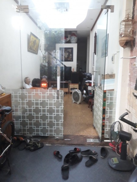 Bán nhà diện tích 42m2, 4 tầng, nhà Đội Cấn, ngõ 3 gác tránh xe máy, 50m ra phố giá 5.7 tỷ