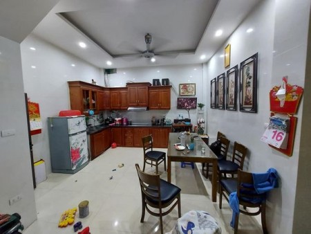 Chưa đến 3 tỷ, có nhà Lương ĐỊnh của, giáp Phương Mai, cách ô tô đỗ 30m