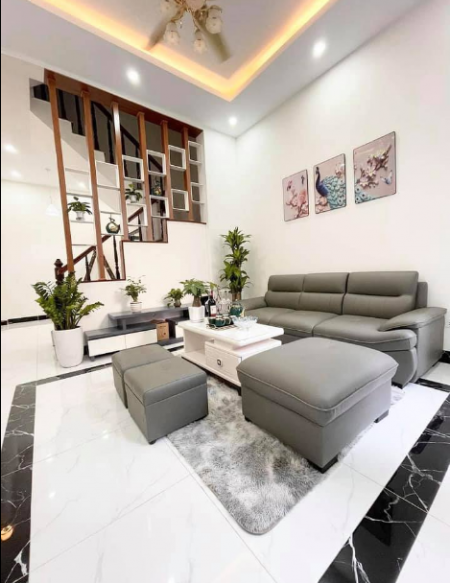 Tôi cần bán nhà phố Nguyễn Khang, Quận Cầu Giấy nội thất đầy đủ ô tô đỗ giá rẻ