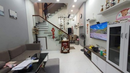 Hạ 600 triệu, gấp bán nhà HXH Nguyễn Thiện Thuật Quận 3, dt 40m2 nhà mới giá chỉ 7.6 tỷ