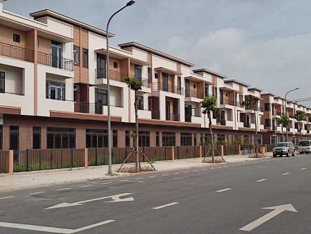 Bán căn Shophouse diện tích sử dụng 120m2 mặt đường 26m giá chỉ 6,x tỷ, sổ riêng