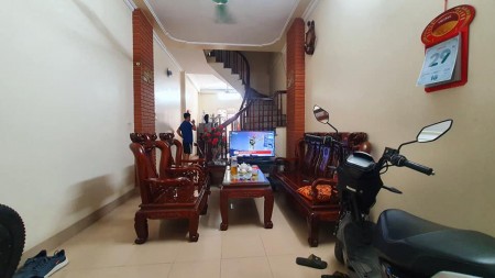 Bán nhà nguyên căn đẹp, một bước ra ô tô, đương ba gác đua, liên hệ 0877845526