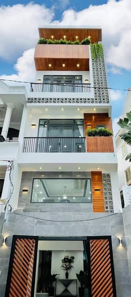 Bán nhà Thạch Bàn, dt 72m2, xây 4 tầng, mặt tiền 5m, giá 5.5 tỷ, đường rộng thoáng