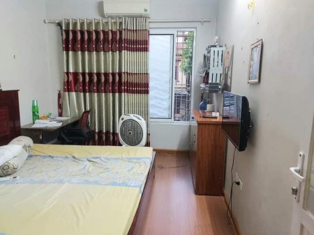 Bán nhà Lĩnh Nam ngõ rộng dtsd 35m2 3 tầng đúc 3 phòng ngủ, giá 2.6 tỷ