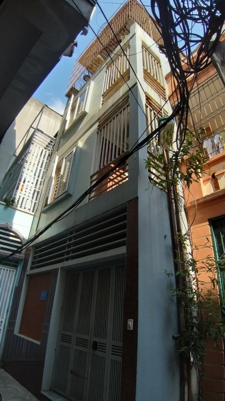Chuyển công tác cần bán gấp nhà 54m2 phố Yên Hòa, gần trường, gần chợ