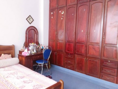 Ngộp ngân hàng! Bán gấp nhà 2 lầu tại Nguyên Hồng gần Phan Văn Trị, Bình Thạnh