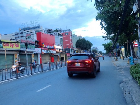Nhà NGỘP mặt tiền Quang Trung, 95m2, siêu kinh doanh, vị trí vàng, 11 tỷ 500.