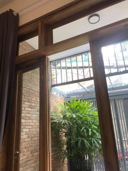 Bán nhà mới ở ngay Quang Trung, dt 70m2 (4mx17m), 2 tầng, giá 5.5 tỷ, tặng nội thất gỗ xịn