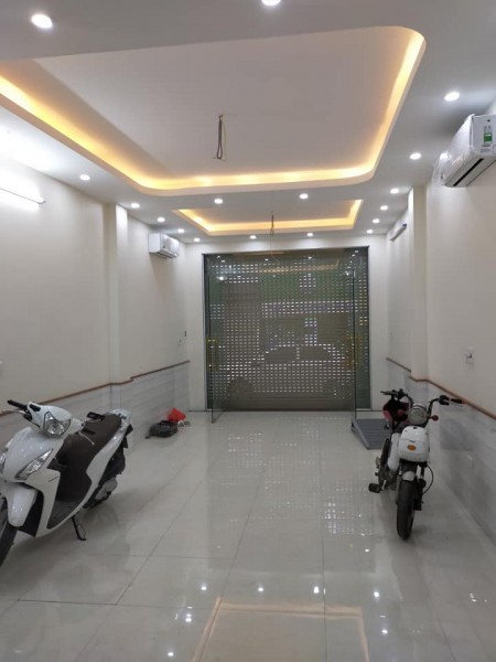 Bán nhà Đường Phạm Văn Đồng, Phân lô, Thang máy, Gara ôtô tránh, Kinh doanh.