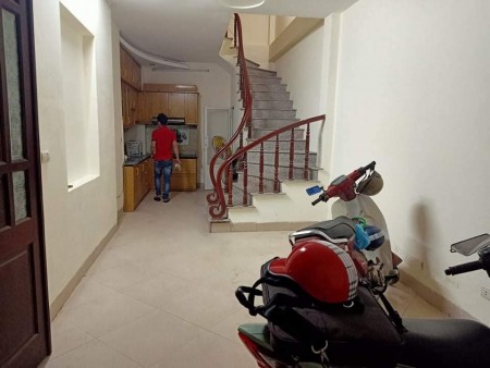 Bán nhà riêng 4 tầng phường Thanh Trì, 10m ra ô tô, xe 3 bánh đỗ cửa, ngõ thông, thẳng, 2.47 tỷ.