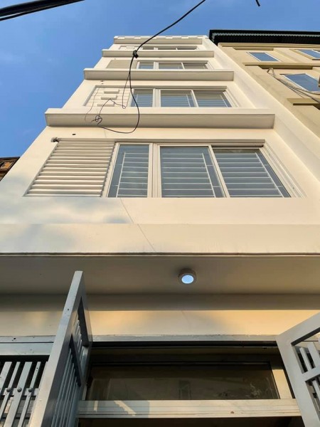 Bán nhà Kim Giang 38m2 x 5 tầng, 3 ngủ ở ngay, mt hơn 4m, giá bán 3.2 tỷ