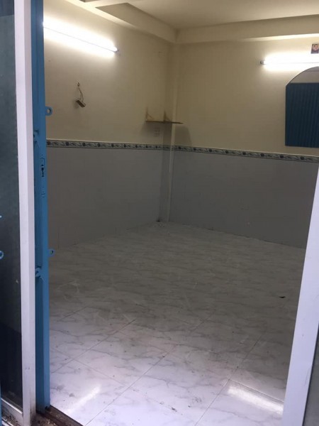 Bán nhà ngỏ hẽm Bến Vân Đồn Phường 2 Quận 4 dt 28m2 3 tầng, giá 3.3 tỷ