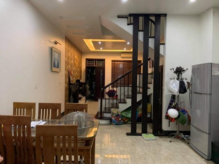 Bán nhà Ngô Quyền Hà Đông tặng đầy đủ nội thất, diện tích 35m2, 3 tầng, giá bán 2.8 tỷ