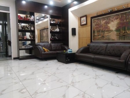 Bán nhà phố Thái Hà, diện tích 50m2, ô tô tránh, giá 8.5 tỷ, sổ đỏ chính chủ