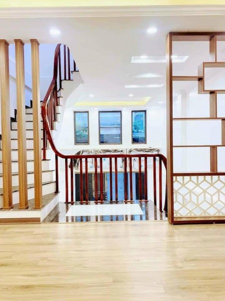 Bán nhà Hoàng Liệt, Linh Đàm 5 tầng 41m2 giá 3.75 tỷ, cách ô tô tránh 30m, bãi ô tô gần nhà