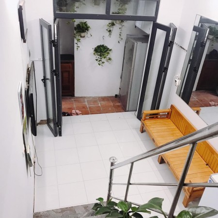 Bán nhà Trung tâm Hà Nội Quốc Tử Giám 21m 3 phòng ngủ chỉ 2 tỷ nhà mới ở luôn