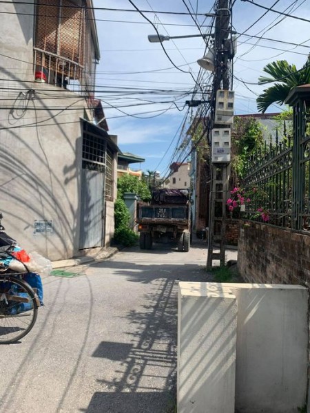 Đất Đông Dư trong đê LÔ GÓC 56m2 trục chính xóm giá 42tr/m2. LH 0983253436