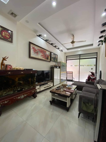 Bán nhà 6 tầng đường Nguyễn Hoàng, Quận Cầu Giấy, giá 5.9 tỷ, lh 0902556333