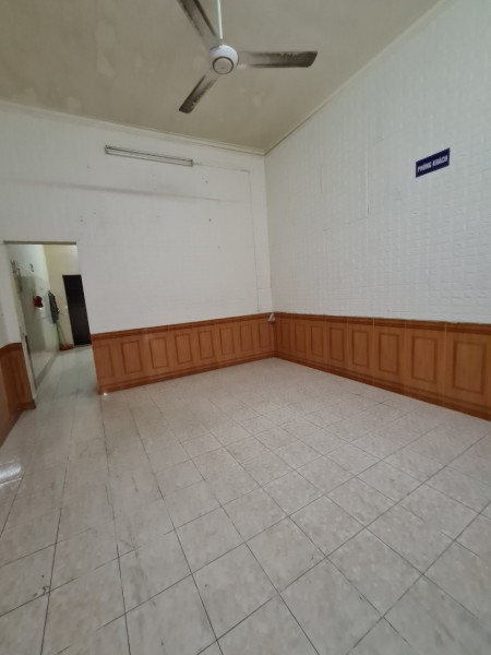 Cho thuê nhà riêng Nghĩa Đô: DTSD 200m2, ô tô vào nhà, giá 11 triệu/tháng