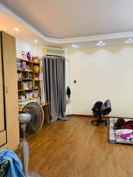 Chính chủ cần Bán nhà 5 tầng đẹp ở ngay 3 PN Hoàng Mai trung tâm Quận ở ngay