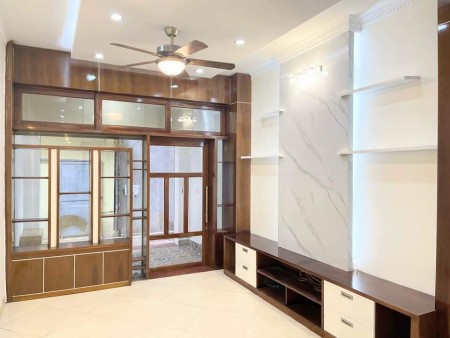 Bán nhà Trương Định, gara ô tô sân vườn diện tích rộng 108m2, 3 tầng giá 5.2 tỷ