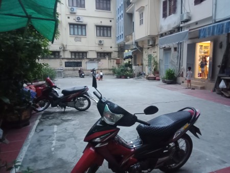 Cấn bán nhà đường Lương Thế Vinh, Thanh Xuân, dt 43m2 3 tầng, giá bán 4,35 tỷ.