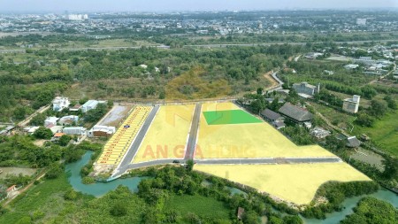 Bán đất đối diện kdl sơn tiên. mặt tiền kinh doanh buôn bán, ngân hàng hỗ trợ vay
