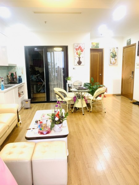Gấp! Bán gấp căn hộ 72m2 tòa R6 tại Royal City, giá bán 3.55 tỷ-Lh 0343.951.063