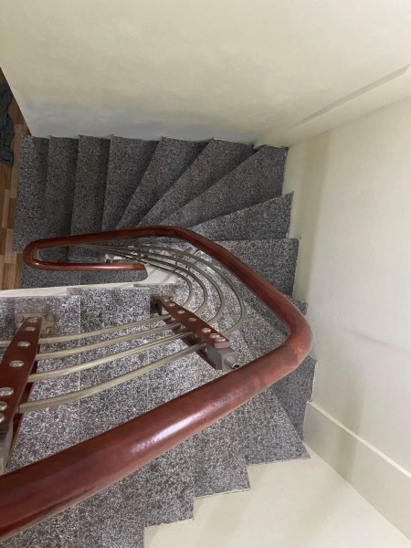Chỉ hơn 2 tỷ có nhà 4 tầng đẹp ở ngay, gần đường Tố Hữu rất tiện đi lại
