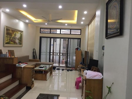 Bán nhà Lê Thanh Nghị, Quận Hai Bà Trưng cách phố 40m, dt 95m2, giá bán 7,9 tỷ