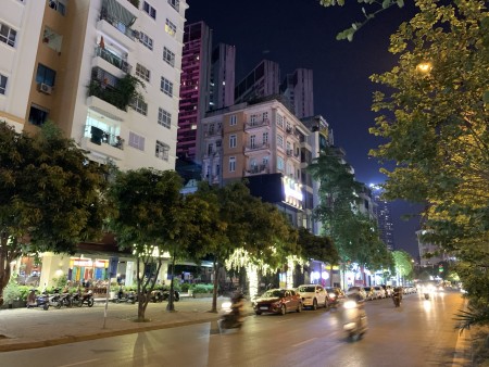 Bán nhà nguyên căn mặt tiền khủng kinh doanh, phố Nguyễn Hoàng, dt 36m2, giá 15.1 tỷ