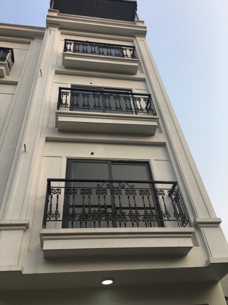 Bán nhà nguyên căn Đàm Quang Trung, Long Biên, diện tích 42m2, giá chỉ 2.8 tỷ, 5 tầng