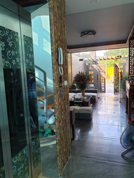 Bán nhà mặt phố Yên Hoa, view Hồ Tây, nhà 2 mặt phố ,7 tầng thang máy, kd cực tốt, giá 20 tỷ