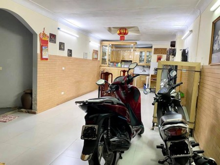 Bán Nhà Hoàng Mai, Gần Hồ Đền Lừ, ô tô đỗ 20m, dt 42m2, giá bán chỉ 3,35 tỷ, lhcc