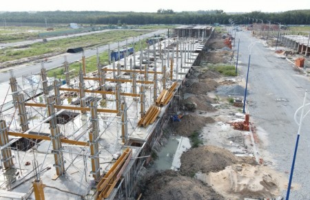 Chủ cần tiền về quê nên sang lại đất nền cách QL13 100m, quy hoạch 1/500, sổ hồng từng nền