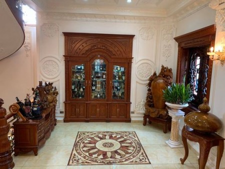 Bán nhà nguyên căn Chùa Láng, lô góc, đổ cửa diện tích 60m2, giá bán 5.2 tỷ